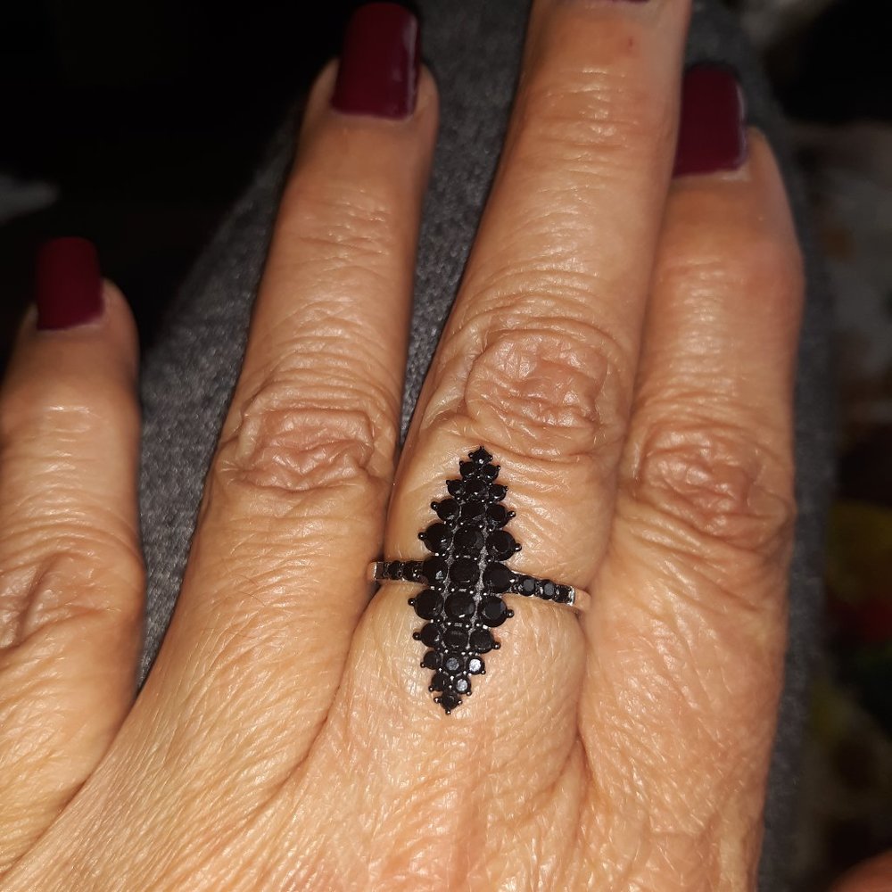 Black spinel ring